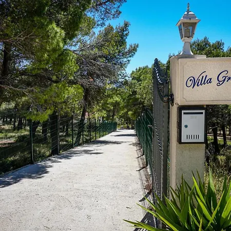 Grammy بيت للعطل بول